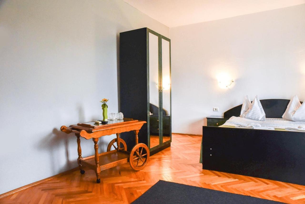 Pensiunea Vila Silva I Haţeg Extérieur photo