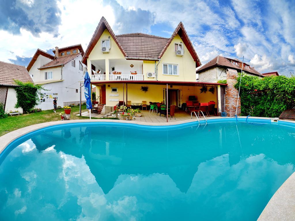 Pensiunea Vila Silva I Haţeg Extérieur photo